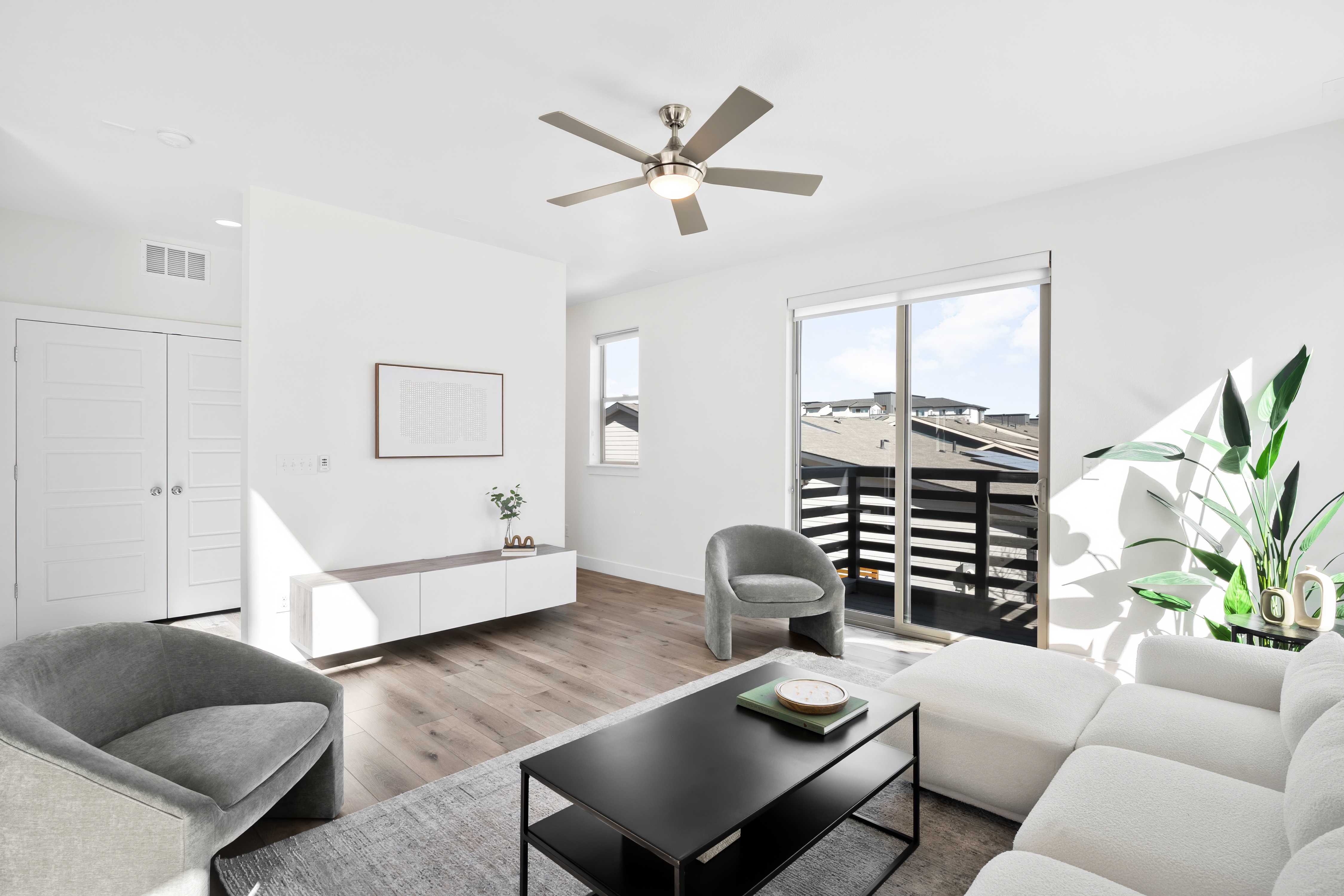  Light Drenched, End-Unit, Three-Story Townhome Plus Rooftop Deck - 物件實景
