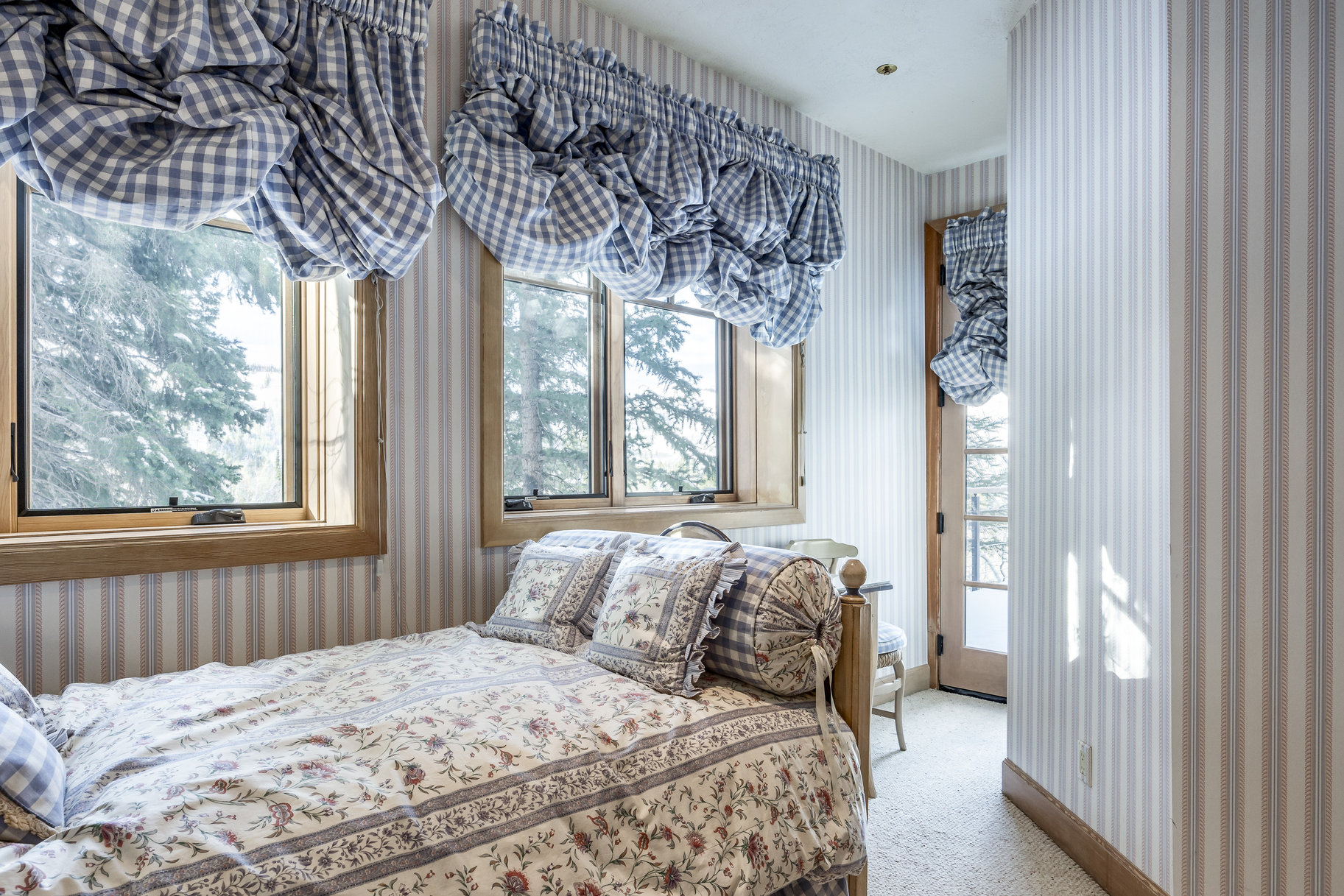  Rare End Unit in Stag Lodge with Unmatched Views & Ski Access - 物件實景