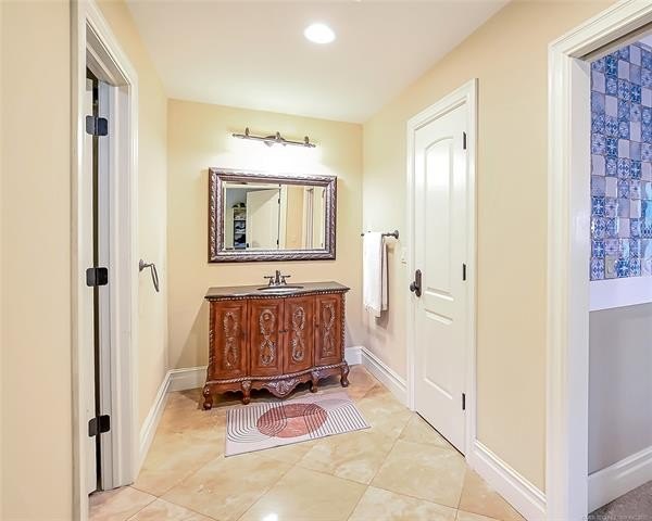 Tahlequah, Oklahoma, 74464, United States, 5 Bedrooms Bedrooms, ,5 BathroomsBathrooms,Residential,For Sale,1982771