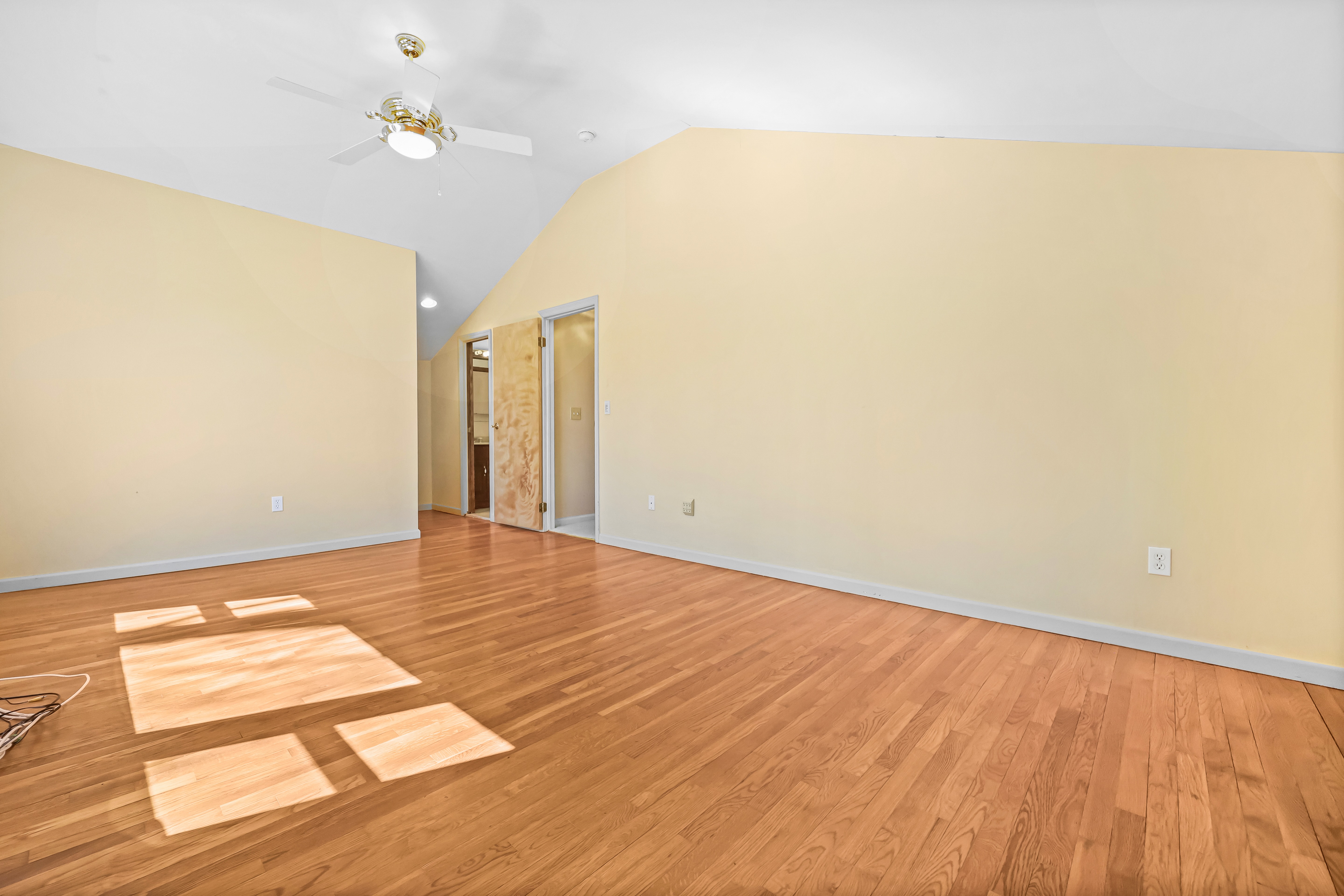  Spacious 4 Bedroom in CT - 物件實景