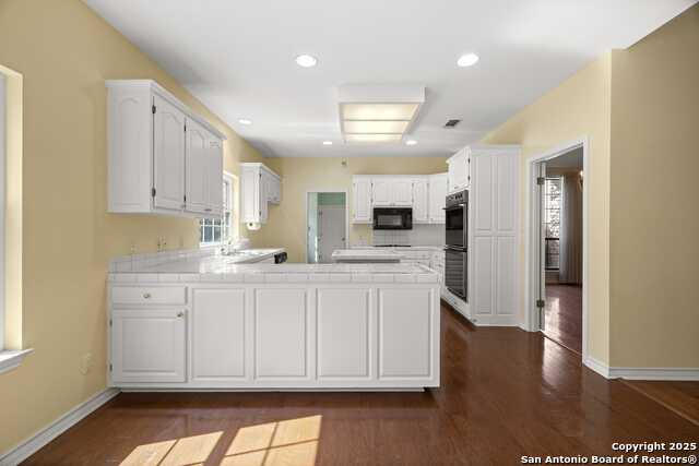 Kerrville, Texas, 78028, United States, 3 Bedrooms Bedrooms, ,4 BathroomsBathrooms,Residential,For Sale,1910535