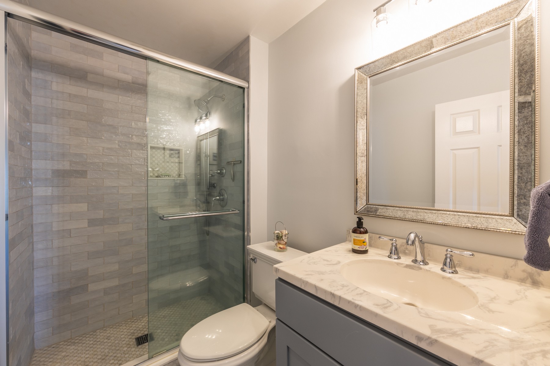  221N Belmont Drive - 物件實景