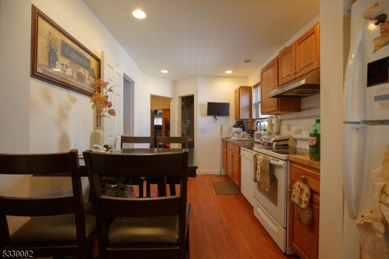 Linden City, New Jersey, 07036-2802, United States, 4 Bedrooms Bedrooms, ,2 BathroomsBathrooms,Residential,For Sale,1977001