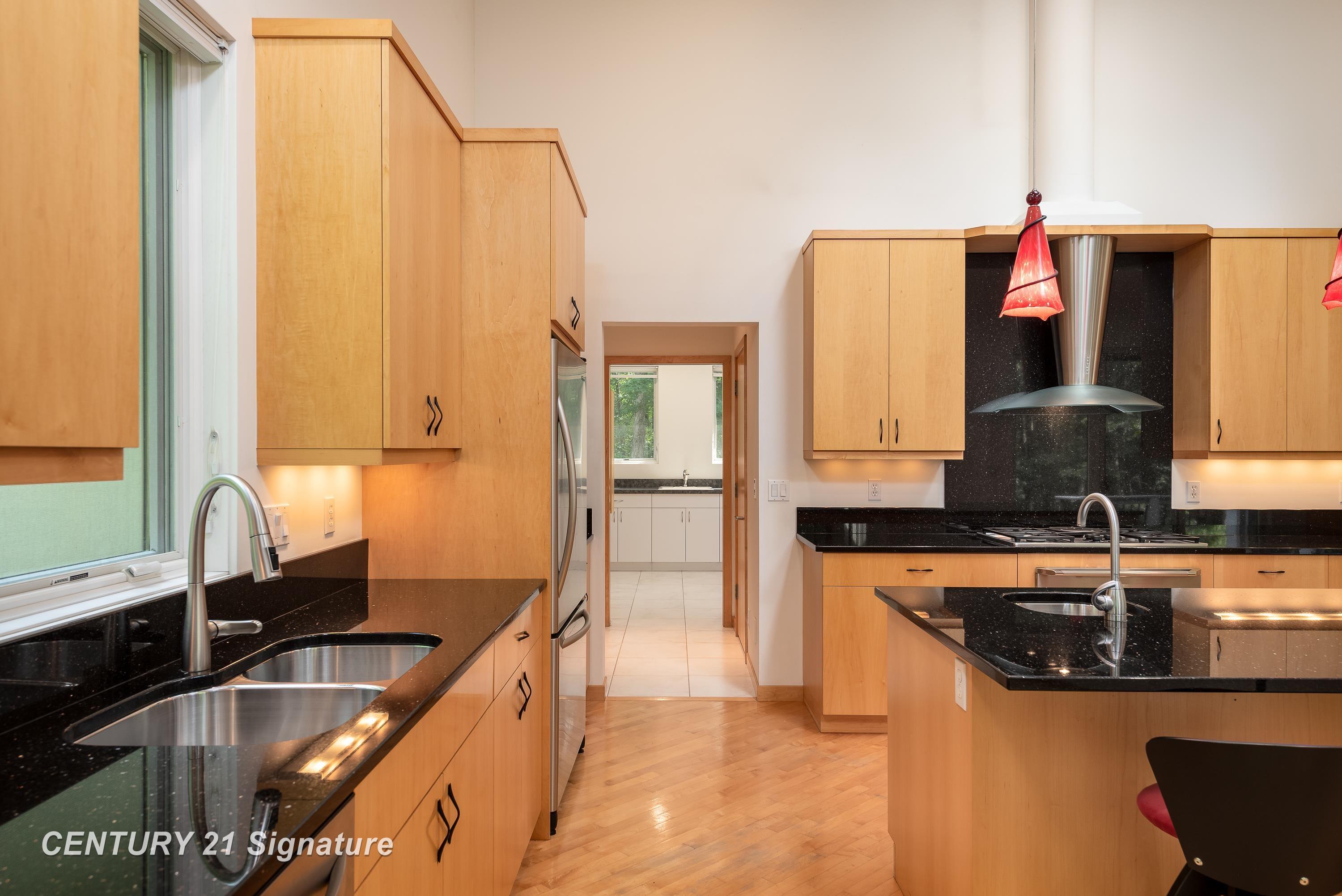 Midland, Michigan, 48642, United States, 4 Bedrooms Bedrooms, ,5 BathroomsBathrooms,Residential,For Sale,2019311