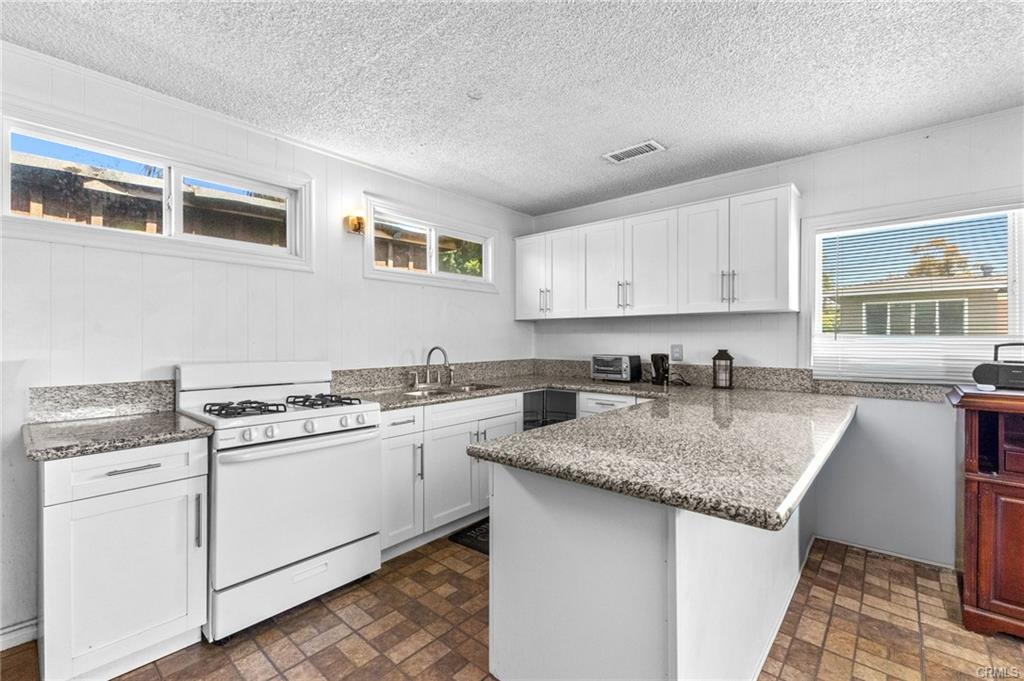 Compton, California, 90221, United States, 3 Bedrooms Bedrooms, ,2 BathroomsBathrooms,Residential,For Sale,1922771