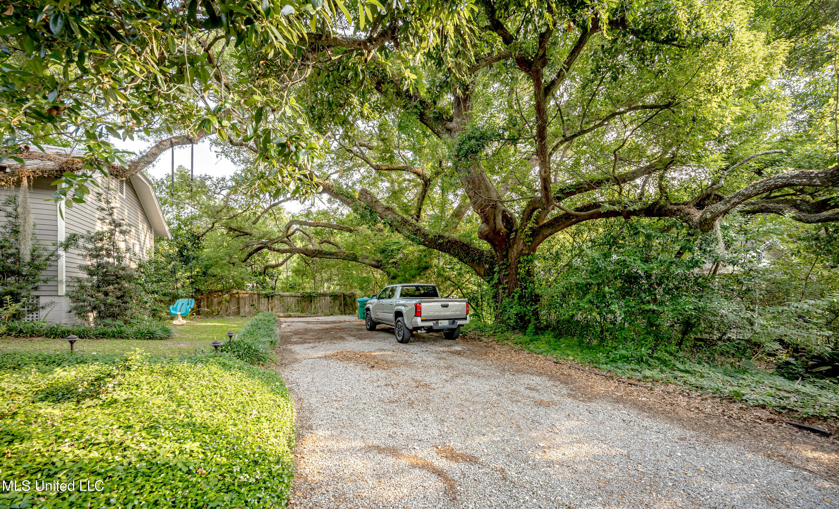 Ocean Springs, Mississippi, 39564, United States, 3 Bedrooms Bedrooms, ,2 BathroomsBathrooms,Residential,For Sale,1847227