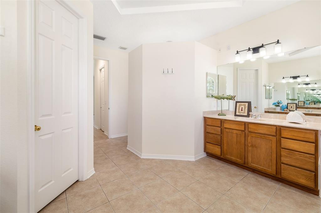 University Park, Florida, 34201, United States, 4 Bedrooms Bedrooms, ,4 BathroomsBathrooms,Residential,For Sale,1876189