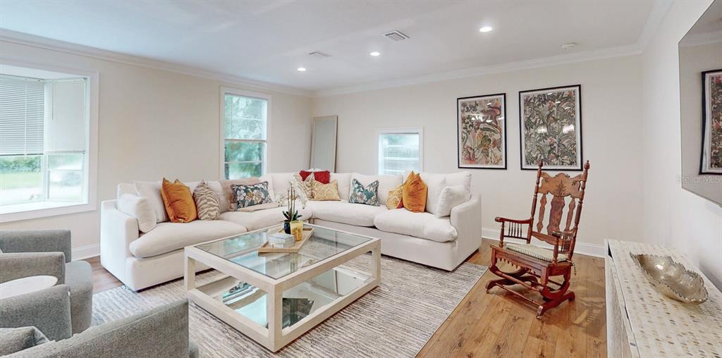 St Petersburg, Florida, 33713, United States, 3 Bedrooms Bedrooms, ,2 BathroomsBathrooms,Residential,For Sale,1985545