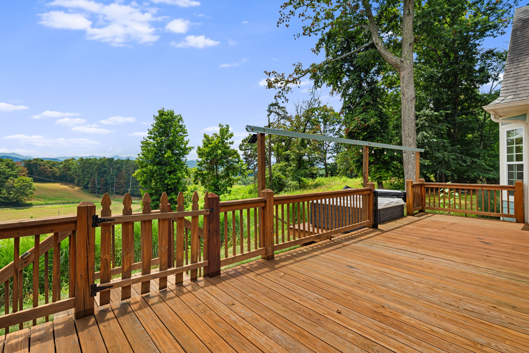 Mars Hill, North Carolina, 28754, United States, 3 Bedrooms Bedrooms, ,3 BathroomsBathrooms,Residential,For Sale,1923227