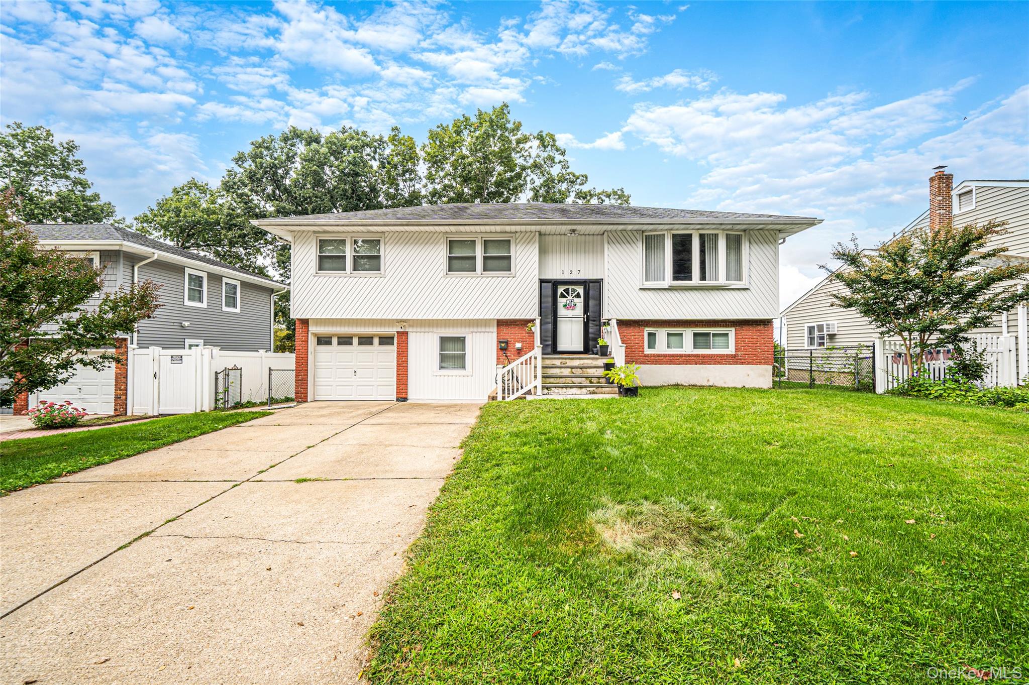 Iceland Dr, Huntington Station, NY 11746