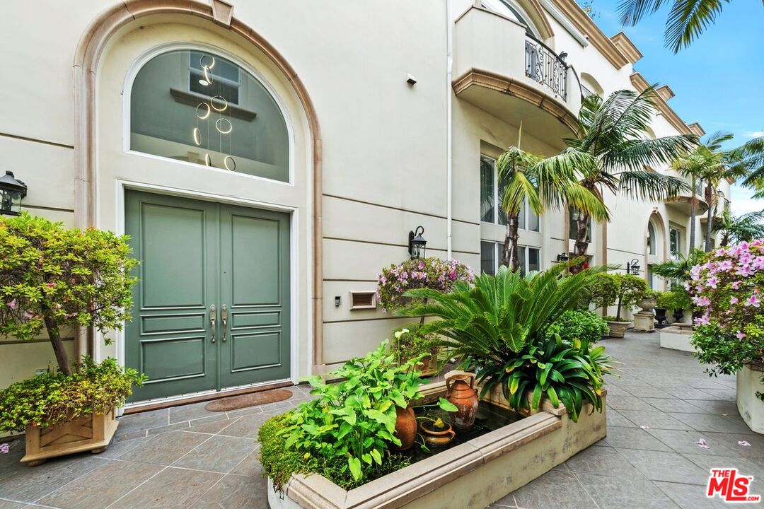 Los Angeles, California, 90049, United States, 4 Bedrooms Bedrooms, ,5 BathroomsBathrooms,Residential,For Sale,1840692