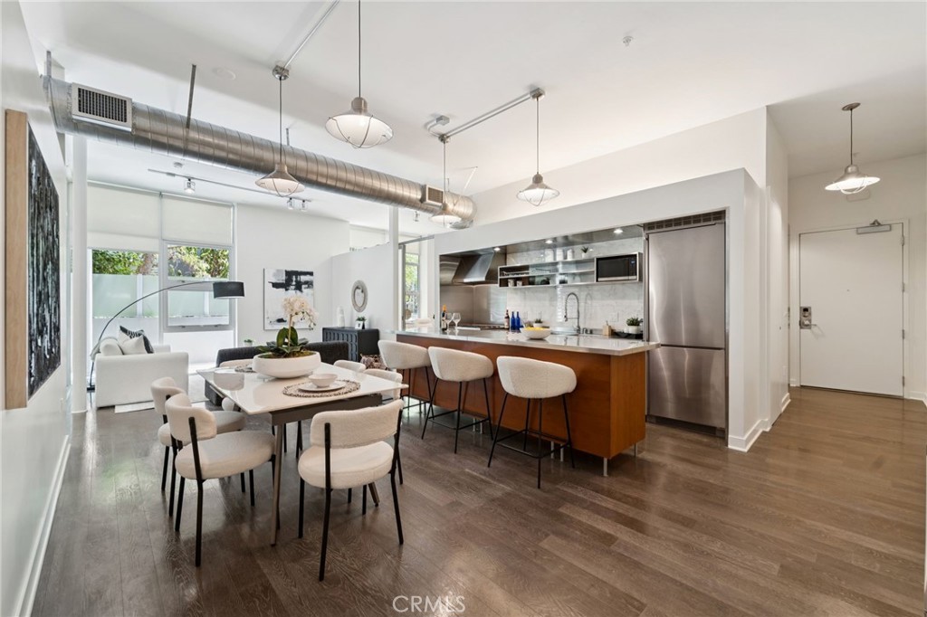 Marina del Rey, California, 90292, United States, 2 Bedrooms Bedrooms, ,1 BathroomBathrooms,Residential,For Sale,1901416