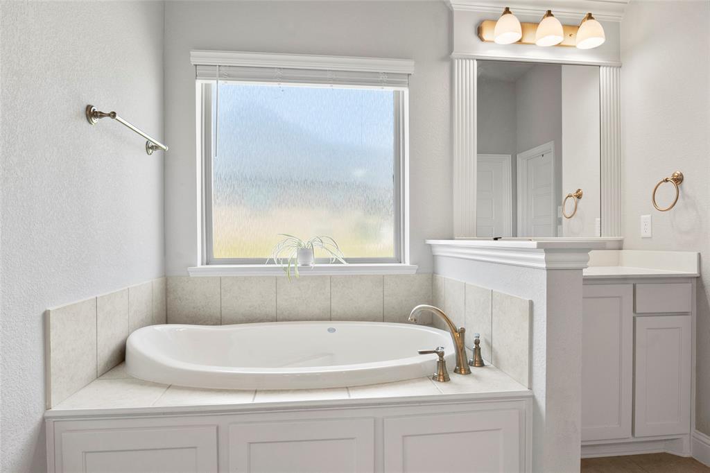 Ovilla, Texas, 75154, United States, 4 Bedrooms Bedrooms, ,4 BathroomsBathrooms,Residential,For Sale,1976541