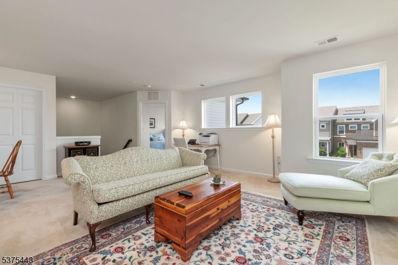 Florham Park Boro, New Jersey, 07932, United States, 2 Bedrooms Bedrooms, ,3 BathroomsBathrooms,Residential,For Sale,1917445