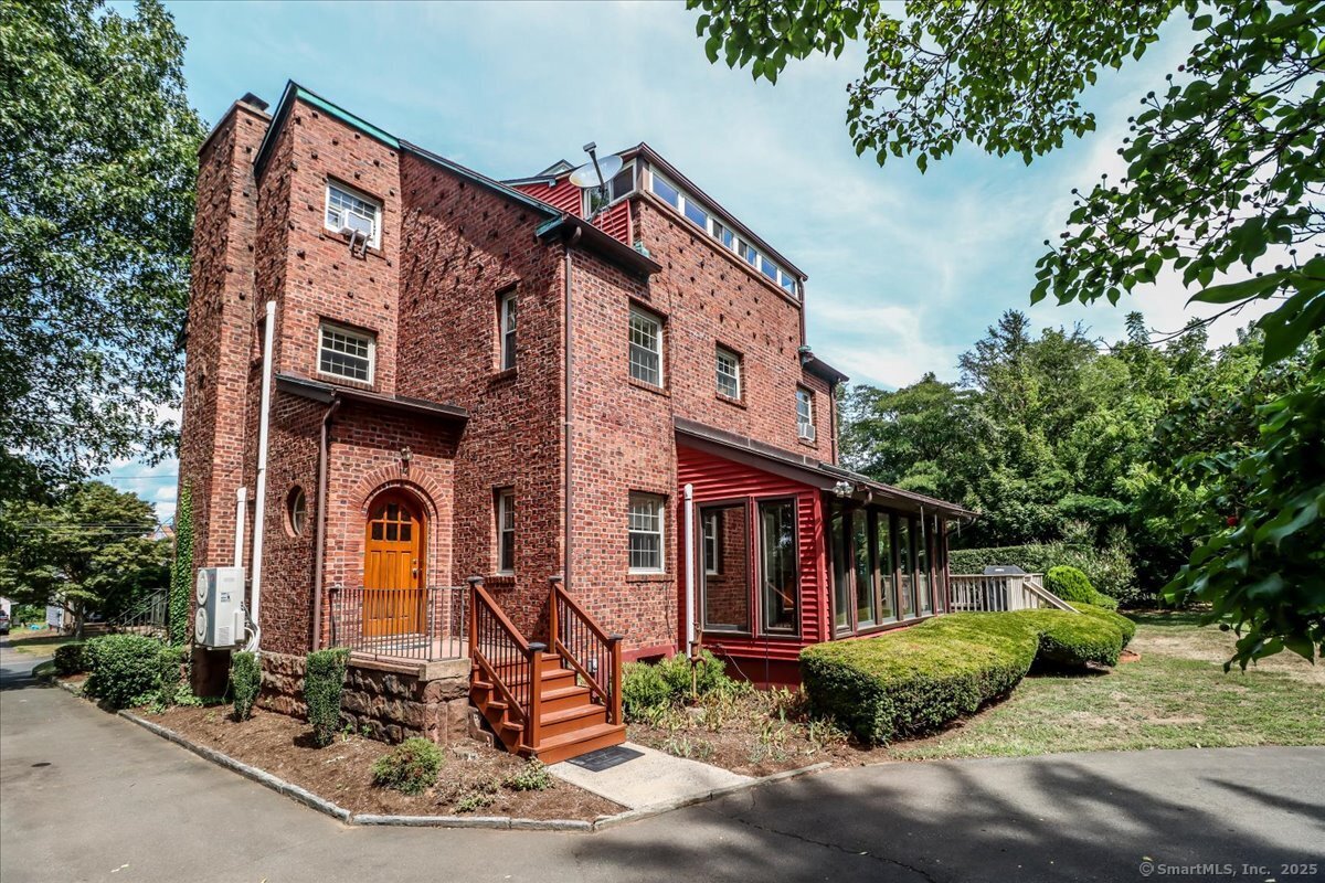 North Haven, Connecticut, 06473, United States, 4 Bedrooms Bedrooms, ,3 BathroomsBathrooms,Residential,For Sale,1940300