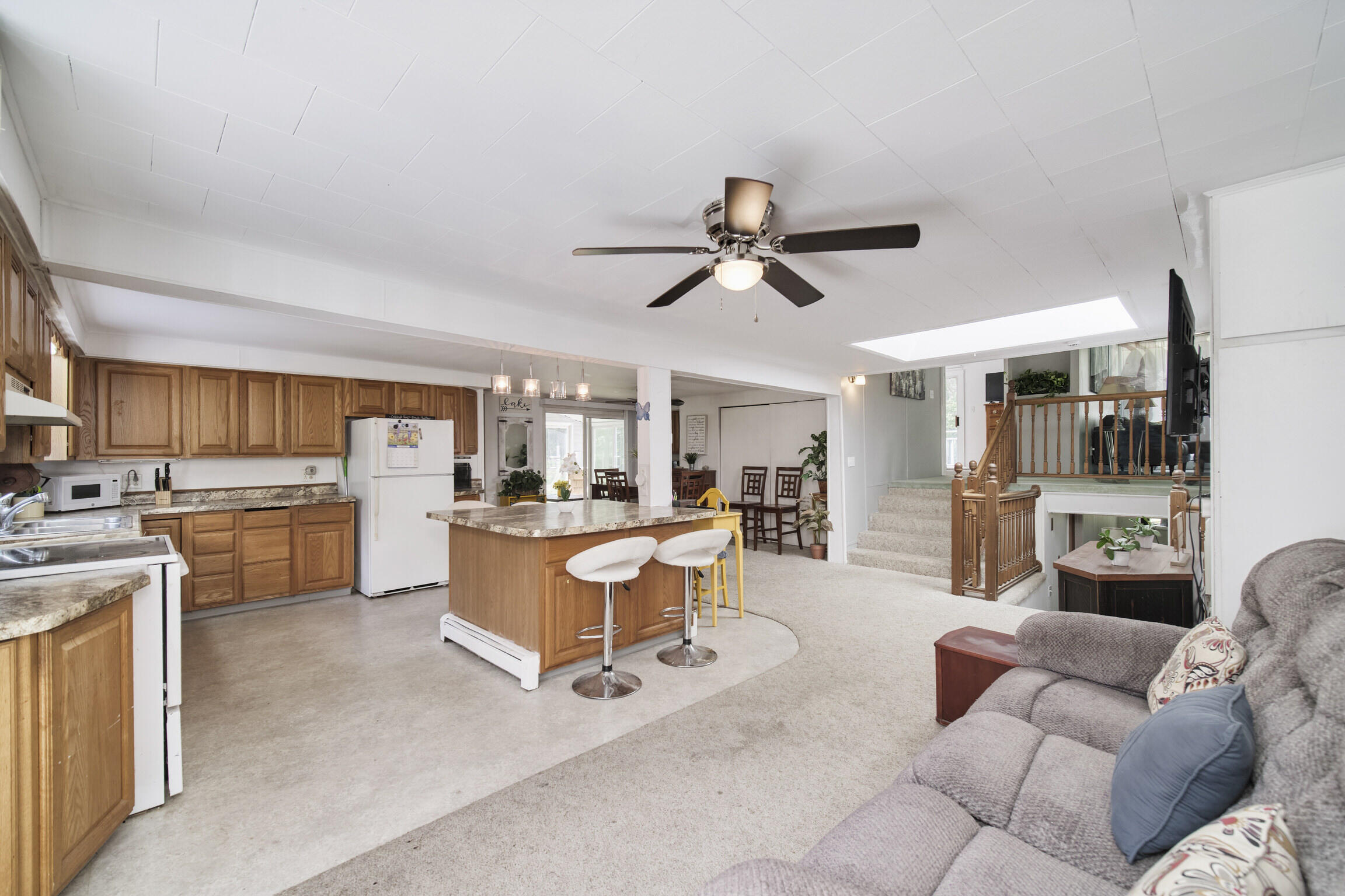 Manistee, Michigan, 49660, United States, 7 Bedrooms Bedrooms, ,3 BathroomsBathrooms,Residential,For Sale,1943241