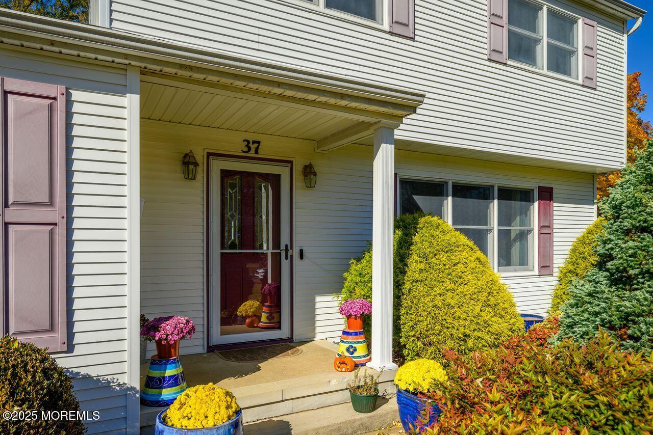 Manalapan, New Jersey, 07726, United States, 4 Bedrooms Bedrooms, ,2 BathroomsBathrooms,Residential,For Sale,1988076