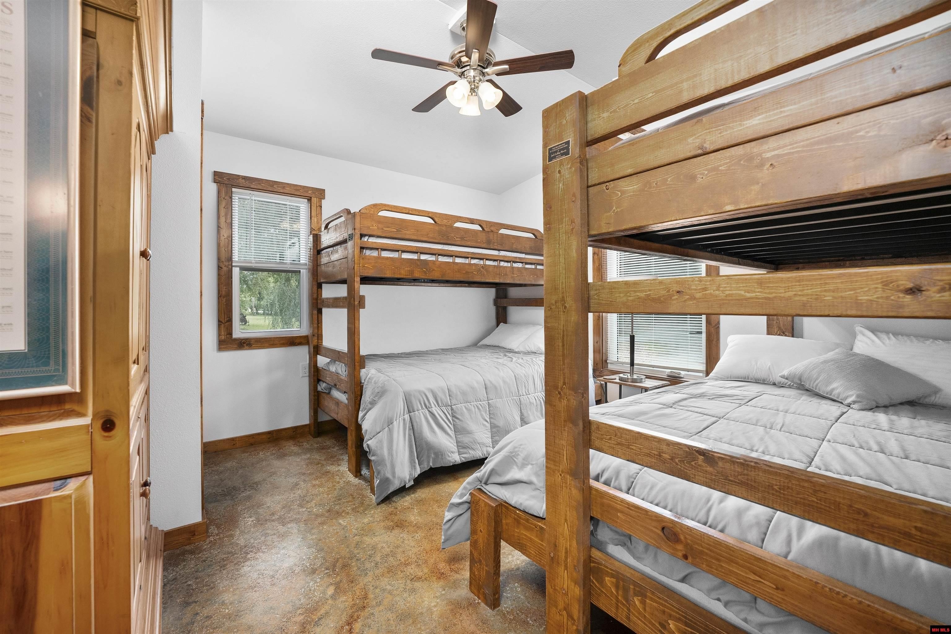 Norfork, Arkansas, 72658, United States, 4 Bedrooms Bedrooms, ,4 BathroomsBathrooms,Residential,For Sale,1976575