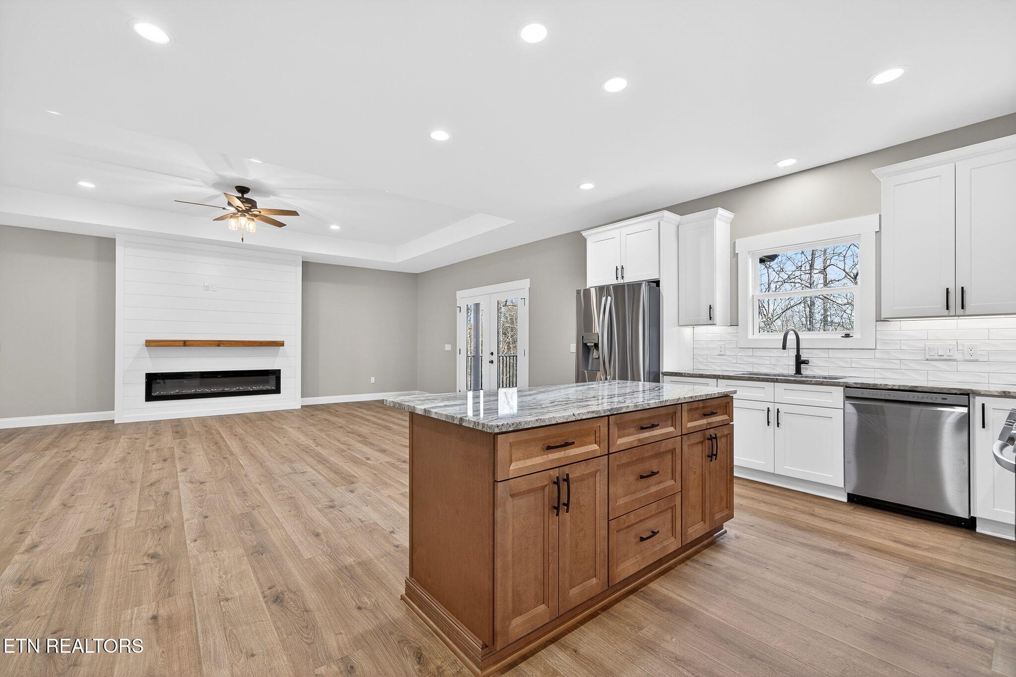 Crossville, Tennessee, 38558, United States, 3 Bedrooms Bedrooms, ,2 BathroomsBathrooms,Residential,For Sale,1989855