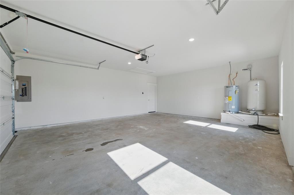 Weatherford, Texas, 76085, United States, 4 Bedrooms Bedrooms, ,3 BathroomsBathrooms,Residential,For Sale,2008170