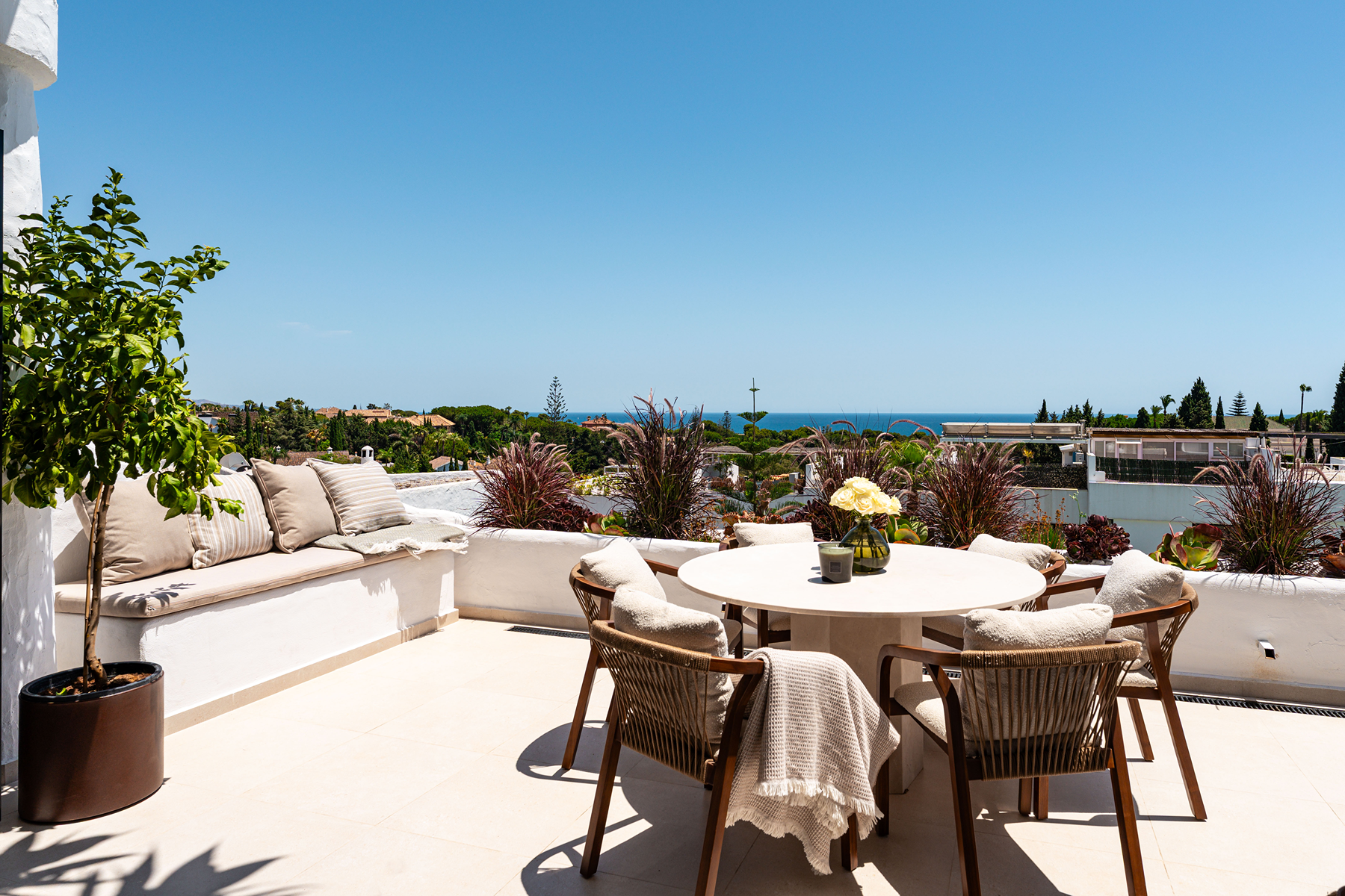  Renovated apartment with panoramic sea views on Marbella