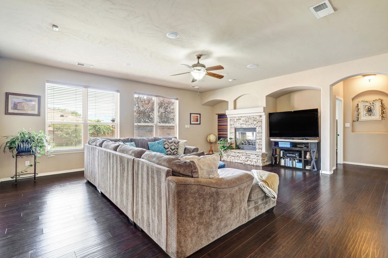 Rio Rancho, New Mexico, 87124, United States, 4 Bedrooms Bedrooms, ,3 BathroomsBathrooms,Residential,For Sale,1956048