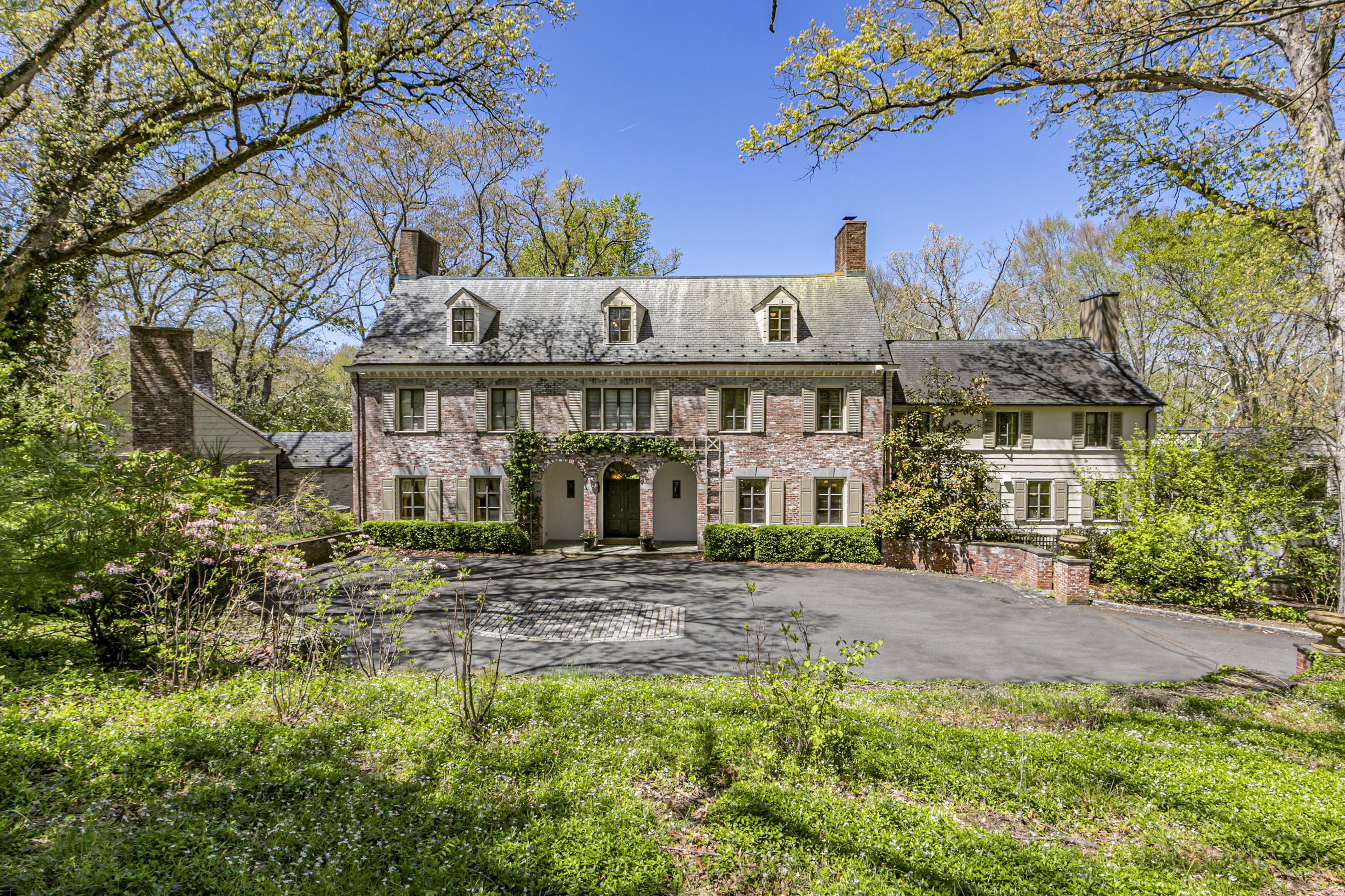  Iconic 1930s Princeton Estate with Pool, Home Theater, and Acreage - 物件實景