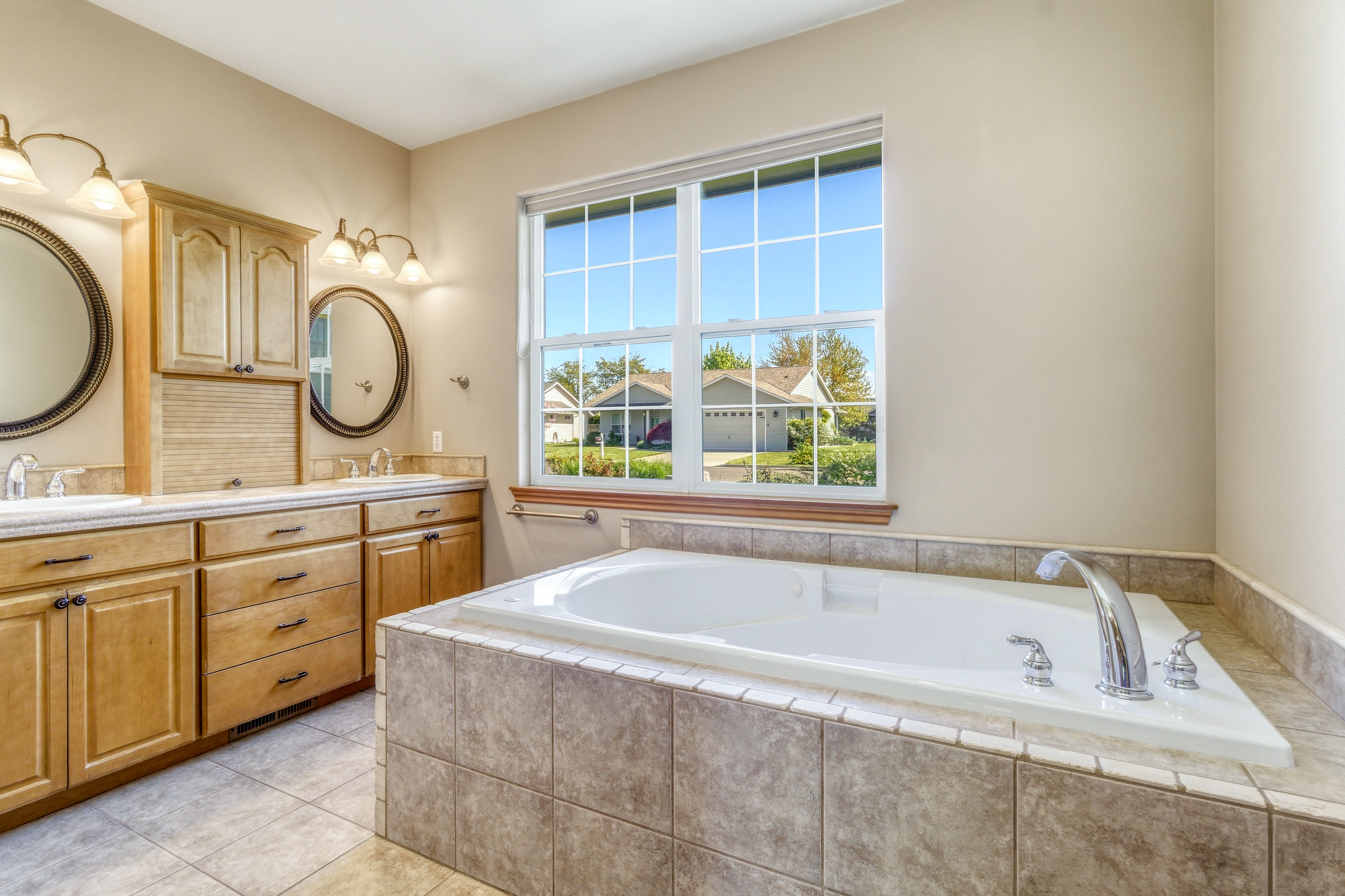  One Level Home in Desirable Neighborhood, Oversized Lot - 物件實景
