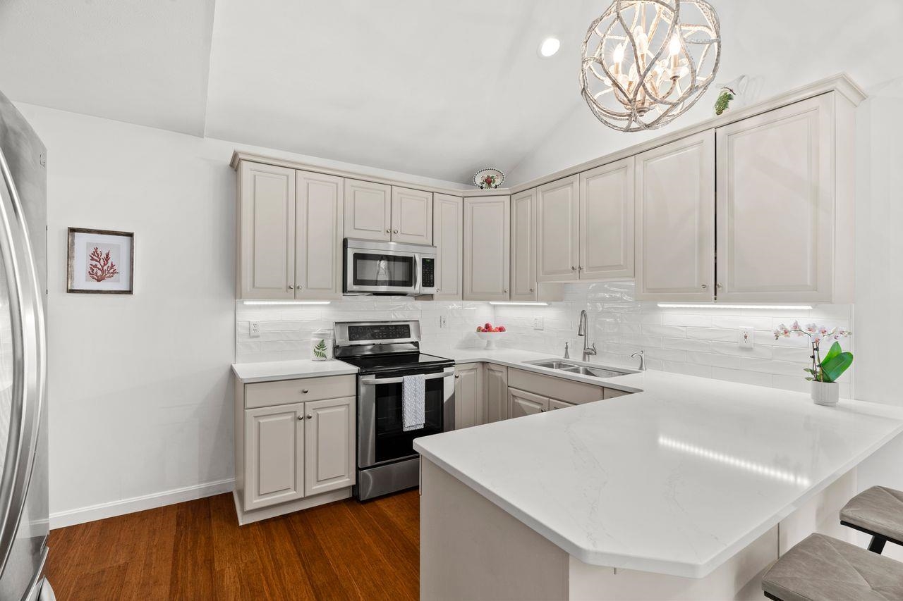 Bedford, New Hampshire, 03110, United States, 3 Bedrooms Bedrooms, ,3 BathroomsBathrooms,Residential,For Sale,1989387