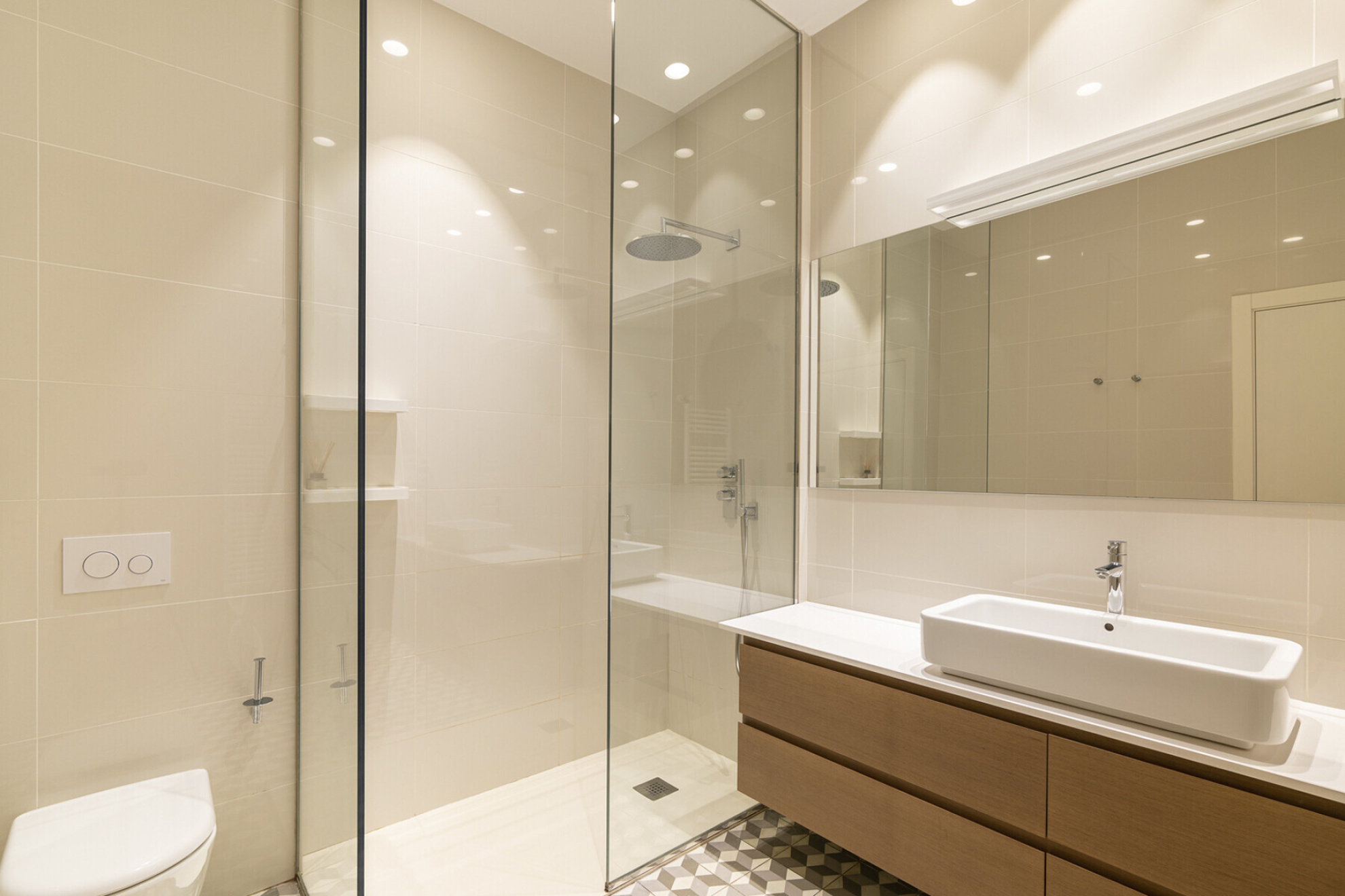  Splendid, nearly new apartment in l