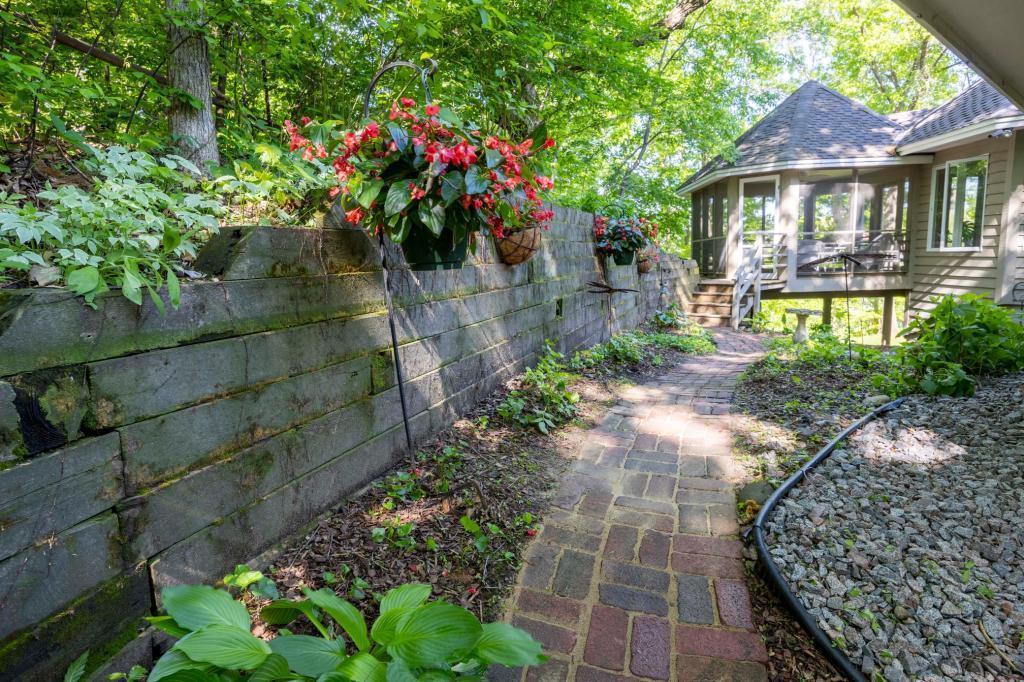 Mendota Heights, Minnesota, 55118, United States, 4 Bedrooms Bedrooms, ,3 BathroomsBathrooms,Residential,For Sale,1836960
