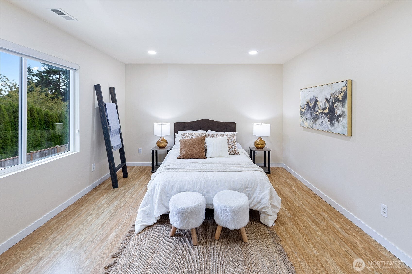 Kent, Washington, 98042, United States, 4 Bedrooms Bedrooms, ,3 BathroomsBathrooms,Residential,For Sale,1987043