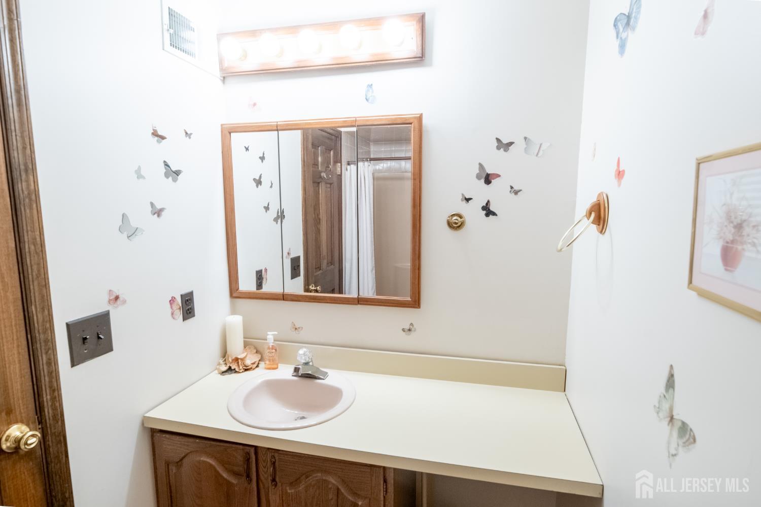 Monroe, New Jersey, 08831, United States, 6 Bedrooms Bedrooms, ,4 BathroomsBathrooms,Residential,For Sale,1916788