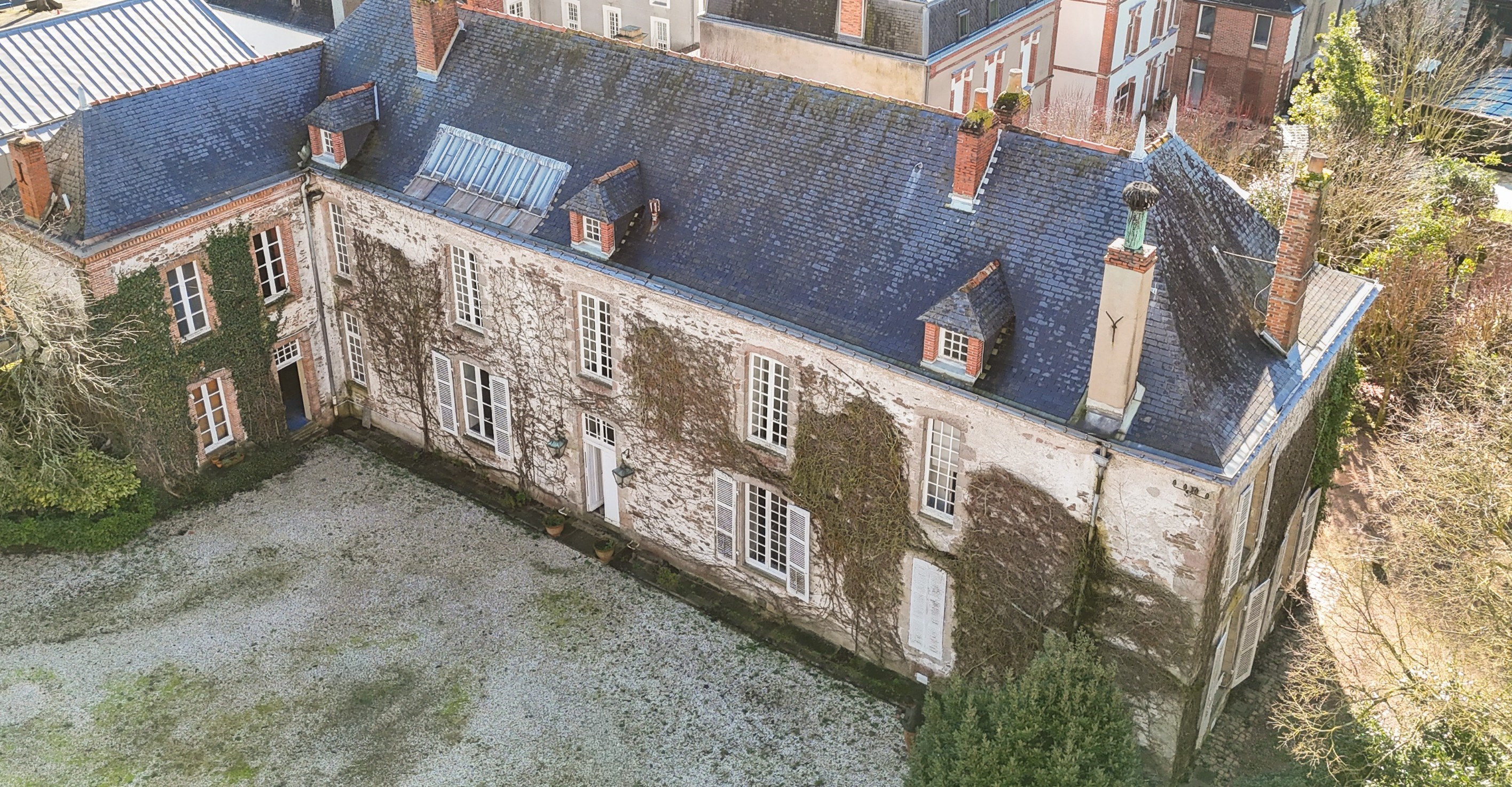  Mansion with wooded grounds in the heart of Cholet town centre - 物件實景