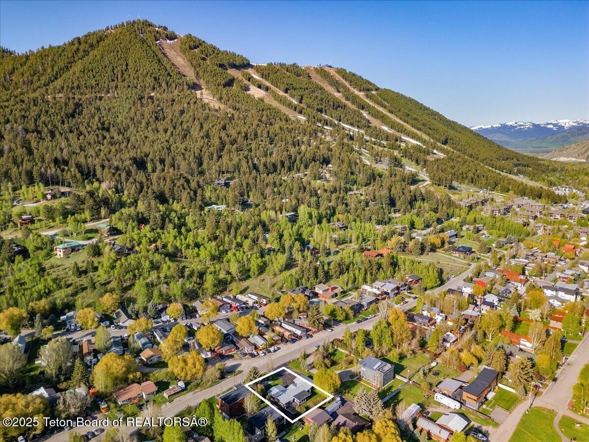 Jackson, Wyoming, 83001, United States, 4 Bedrooms Bedrooms, ,2 BathroomsBathrooms,Residential,For Sale,1830091