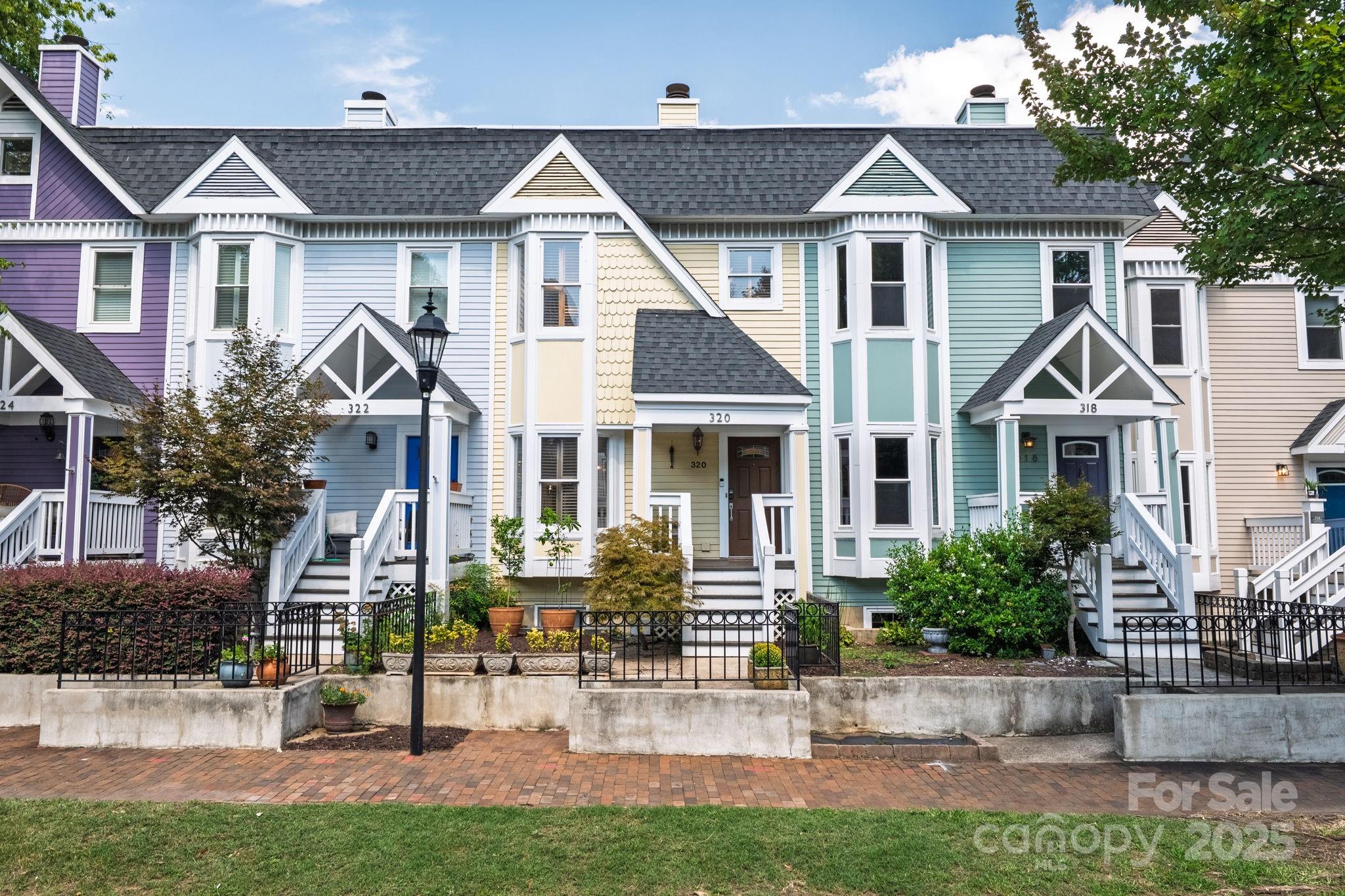 Charlotte, North Carolina, 28202, United States, 3 Bedrooms Bedrooms, ,3 BathroomsBathrooms,Residential,For Sale,1939897