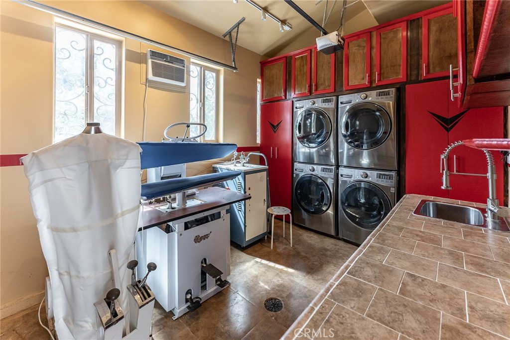 Woodland Hills, California, 91367, United States, 5 Bedrooms Bedrooms, ,6 BathroomsBathrooms,Residential,For Sale,1861197