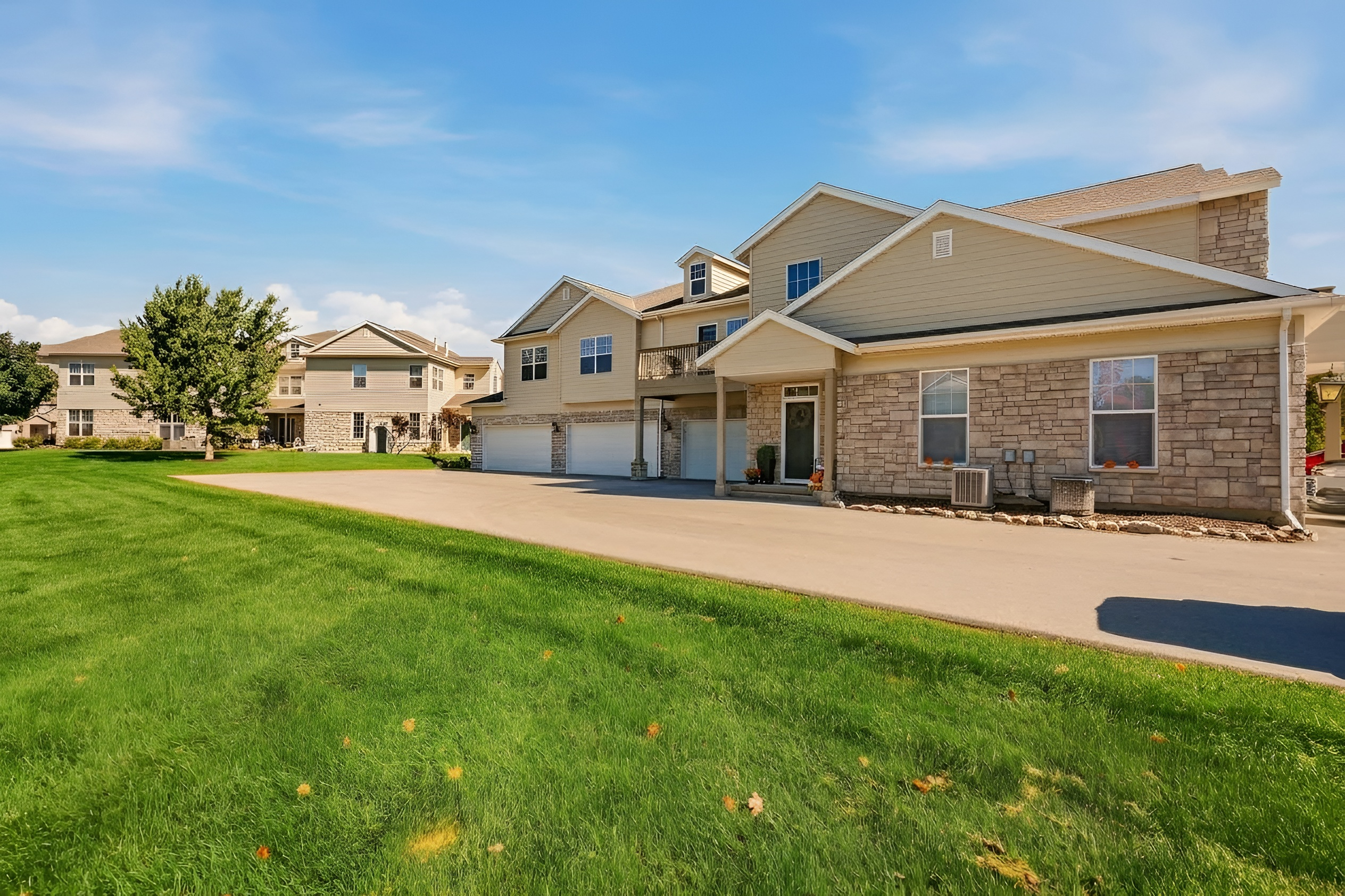  Pewaukee Condo with Scenic Pond Views & Resort Amenities - 物件實景