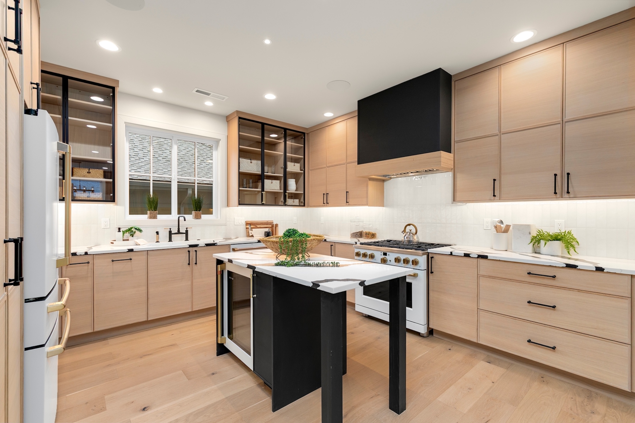  Bryant Luxury Living - 物件實景