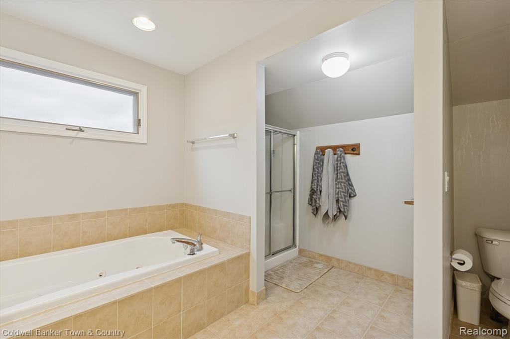 Highland, Michigan, 48357, United States, 4 Bedrooms Bedrooms, ,4 BathroomsBathrooms,Residential,For Sale,2003066