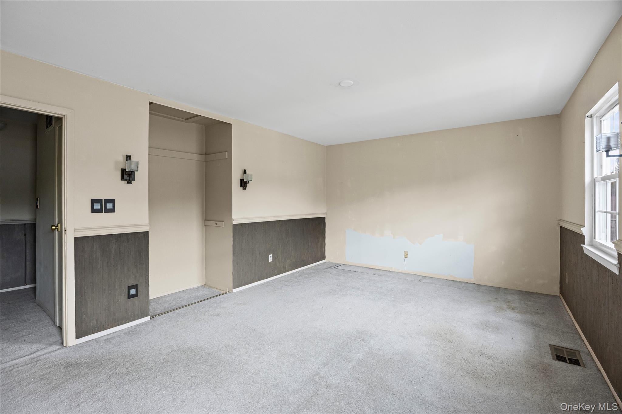 Huntington Station, New York, 11746, United States, 2 Bedrooms Bedrooms, ,2 BathroomsBathrooms,Residential,For Sale,1981328