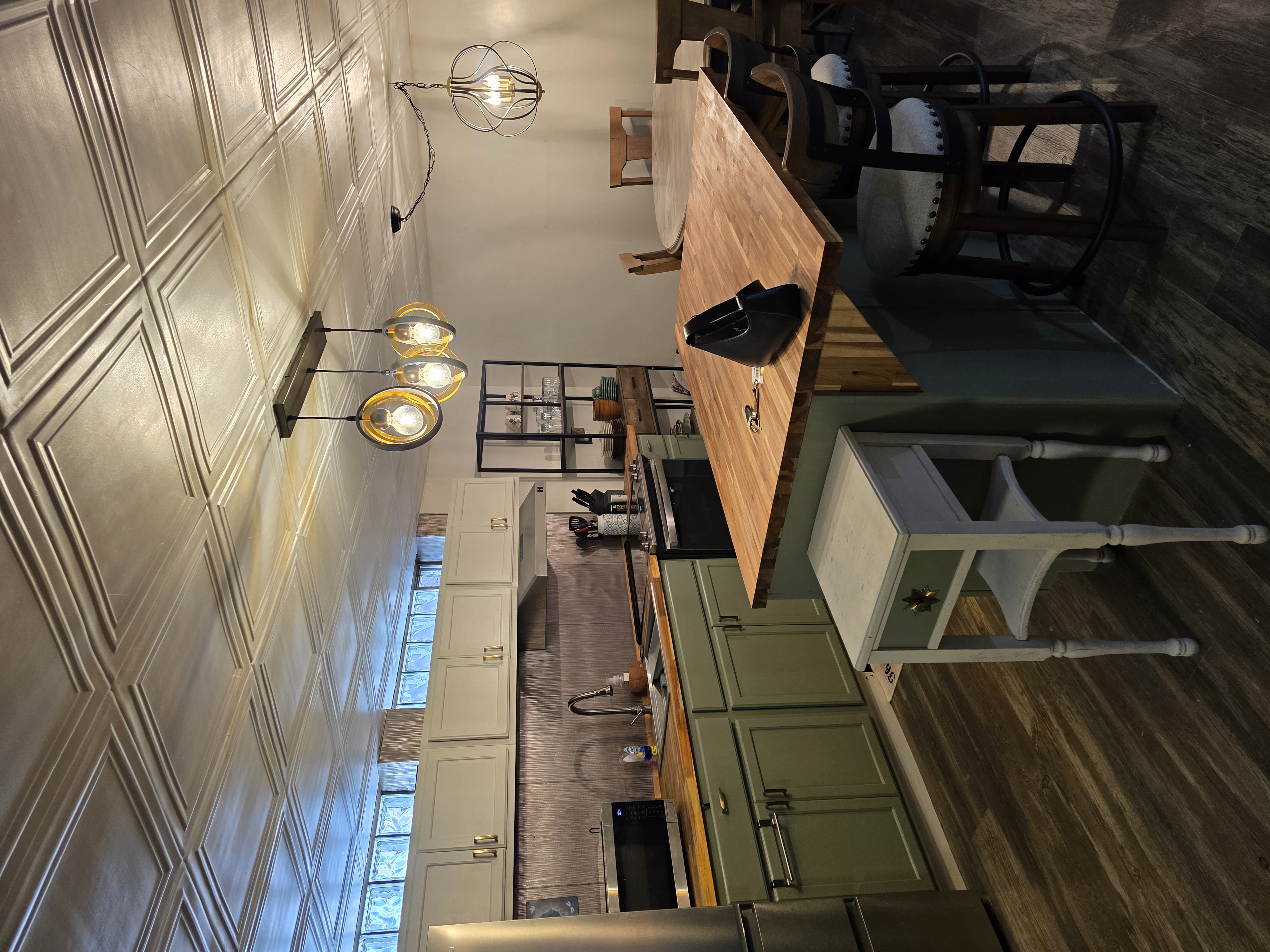 Dillon, Montana, 59725, United States, 5 Bedrooms Bedrooms, ,4 BathroomsBathrooms,Residential,For Sale,1980555