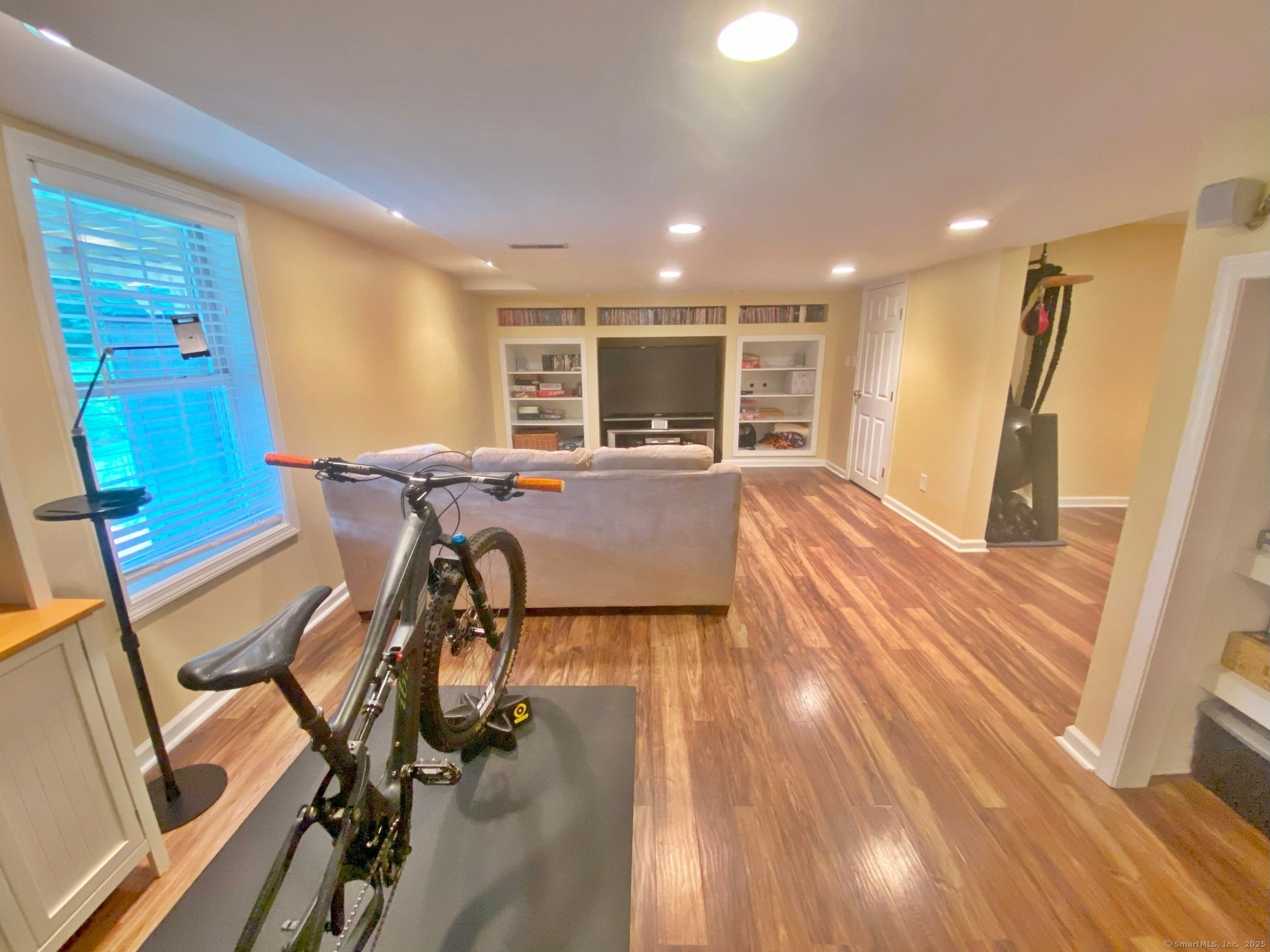 Southbury, Connecticut, 06488, United States, 4 Bedrooms Bedrooms, ,4 BathroomsBathrooms,Residential,For Sale,1932401