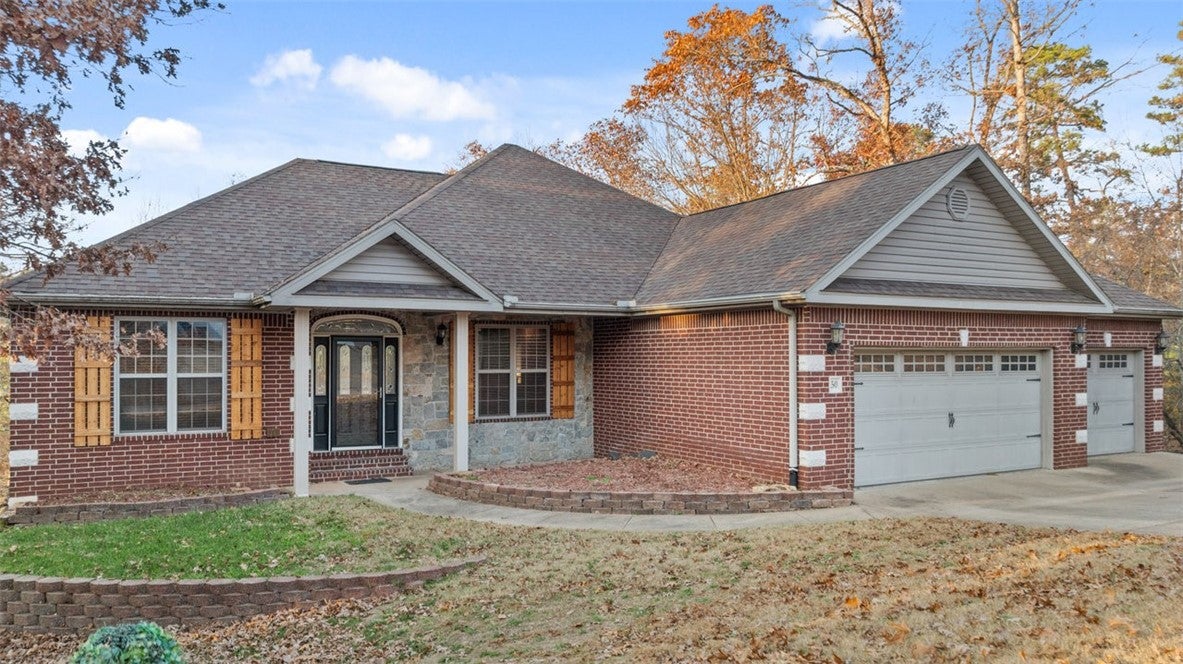 Bella Vista, Arkansas, 72714, United States, 4 Bedrooms Bedrooms, ,3 BathroomsBathrooms,Residential,For Sale,1997146