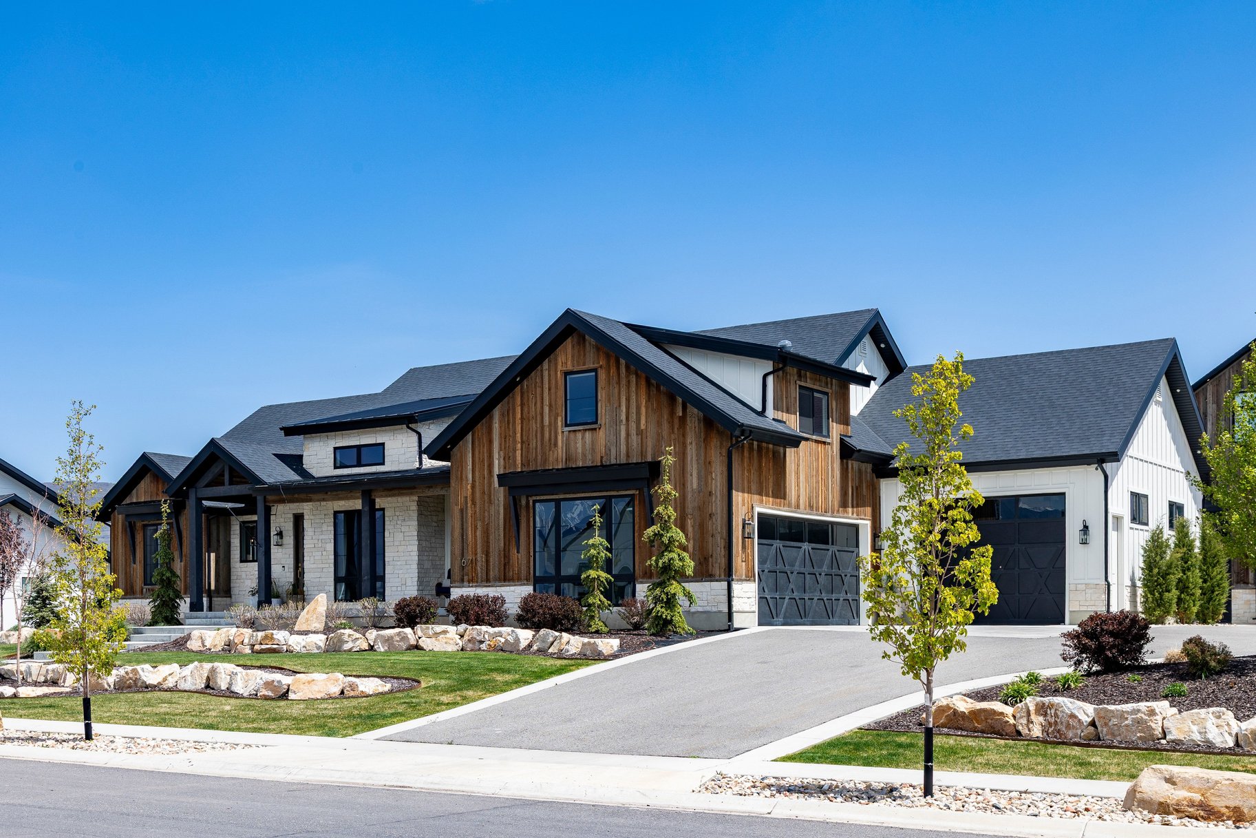  Custom Home with Detached Toy Barn - 物件實景