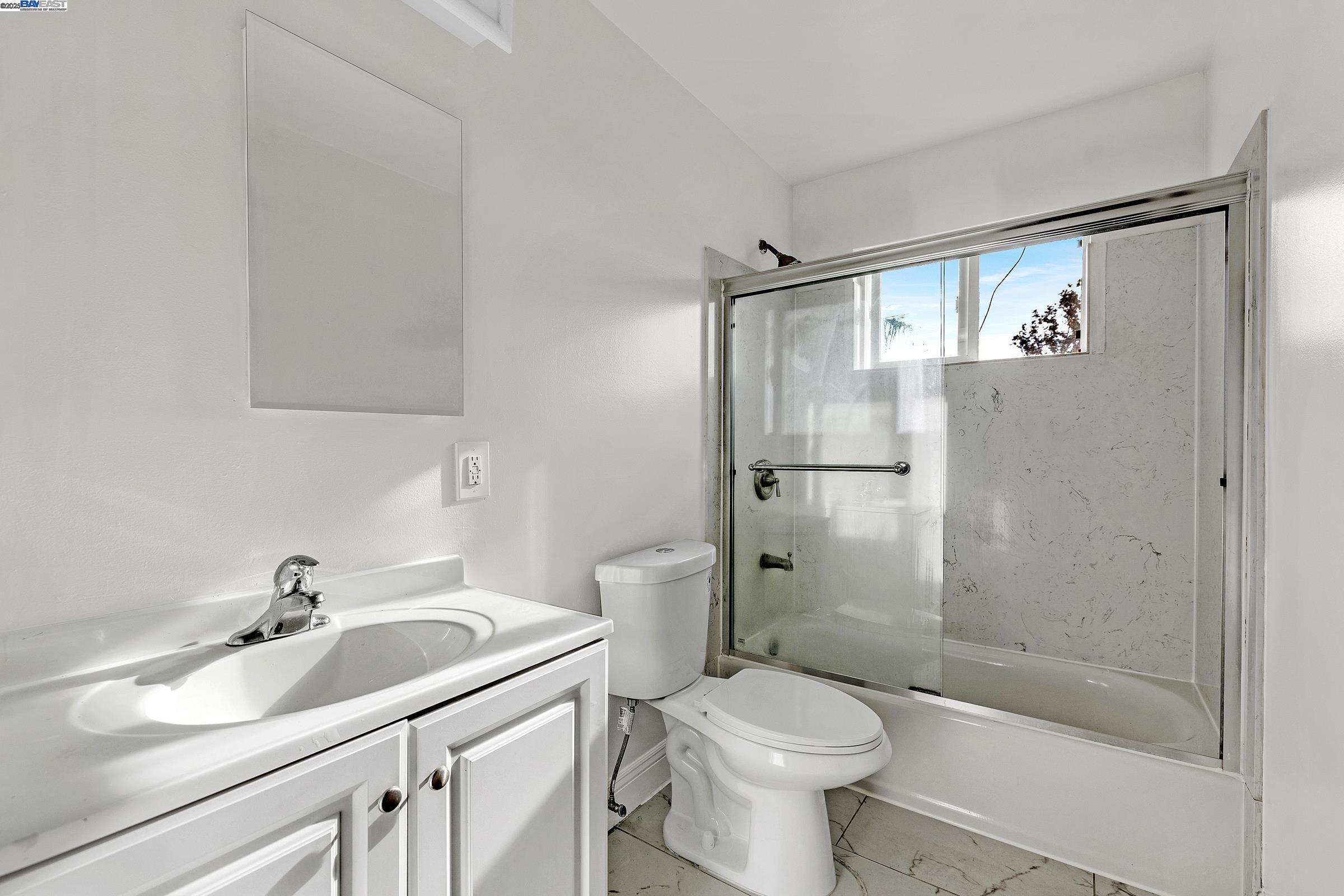 Oakland, California, 94605, United States, ,Residential,For Sale,2003092