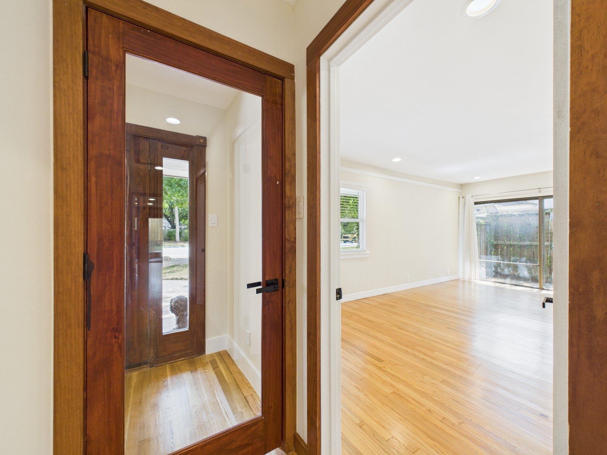 Houston, Texas, 77056, United States, 3 Bedrooms Bedrooms, ,3 BathroomsBathrooms,Residential,For Sale,1984170