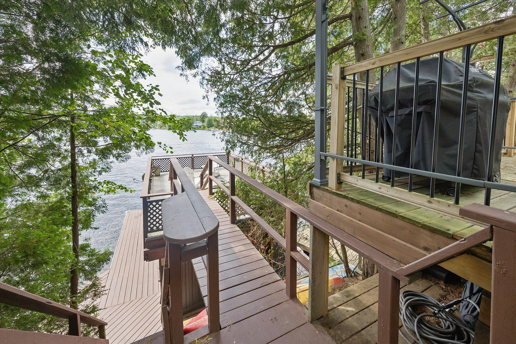  Charming Gem on Moore Lake - 物件實景