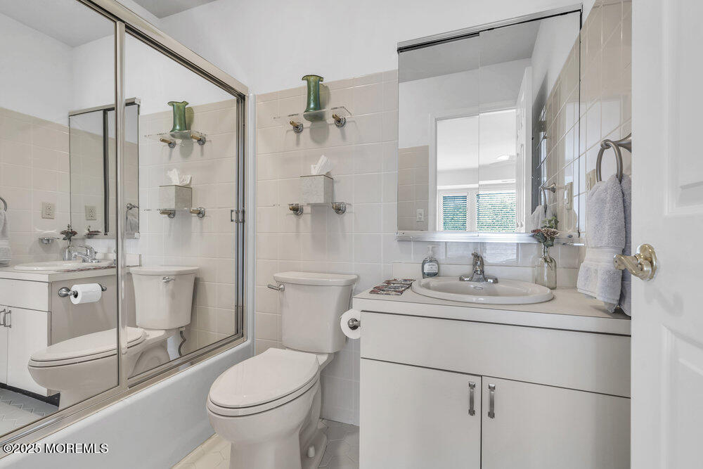 Red Bank, New Jersey, 07701, United States, 3 Bedrooms Bedrooms, ,5 BathroomsBathrooms,Residential,For Sale,1938827