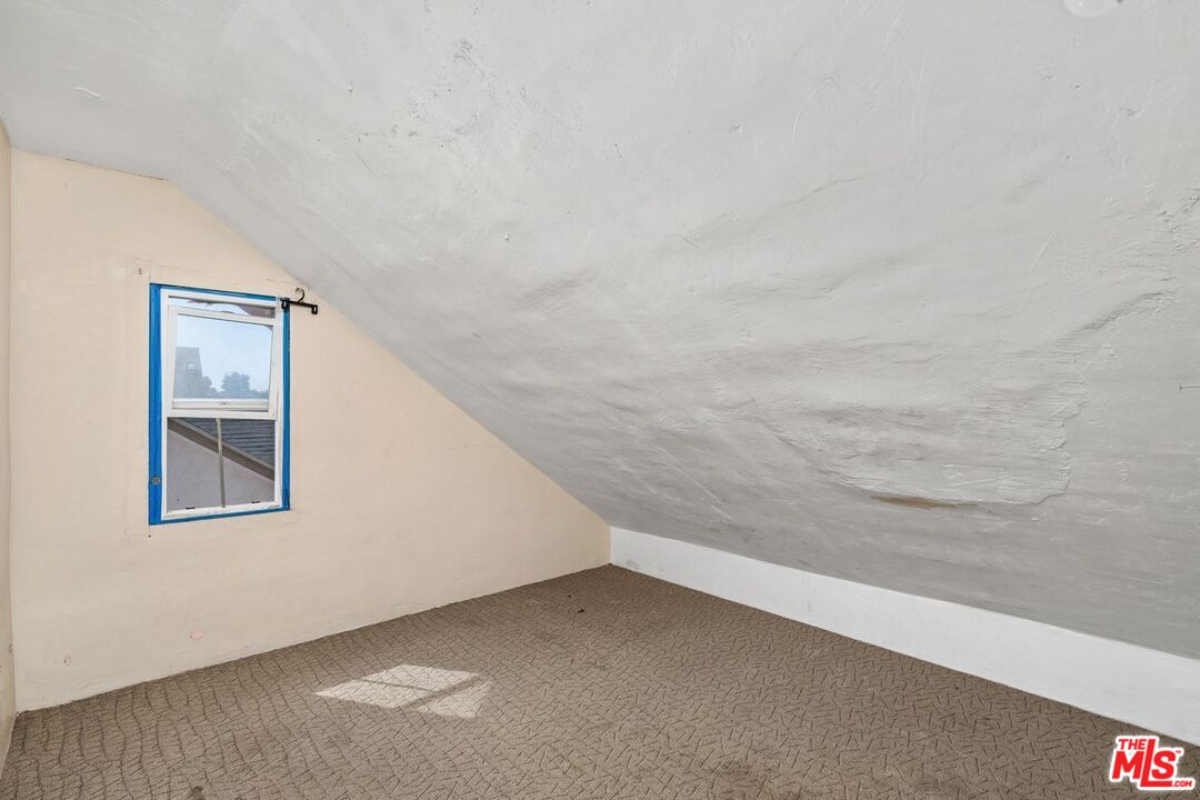 Los Angeles, California, 90043, United States, 3 Bedrooms Bedrooms, ,3 BathroomsBathrooms,Residential,For Sale,1818072